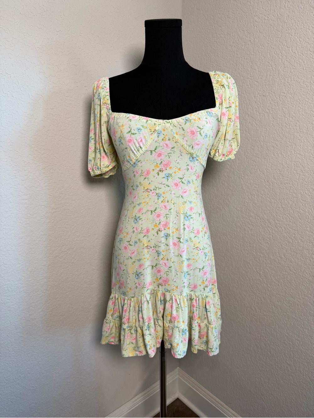 Forever 21 Pastel Yellow Floral Puff-Sleeve Mini Dress